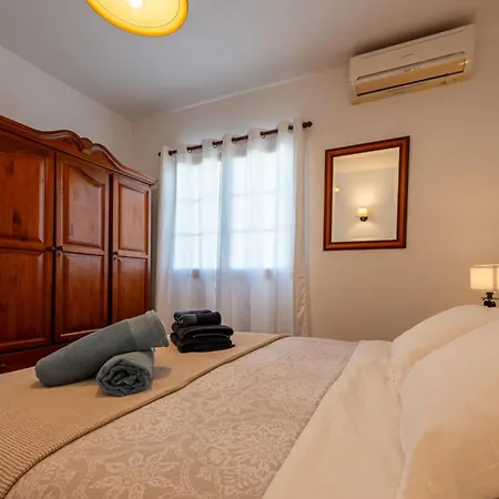 Utopia, 4 Bedrooms, Heated Pool & Complete Privacy *