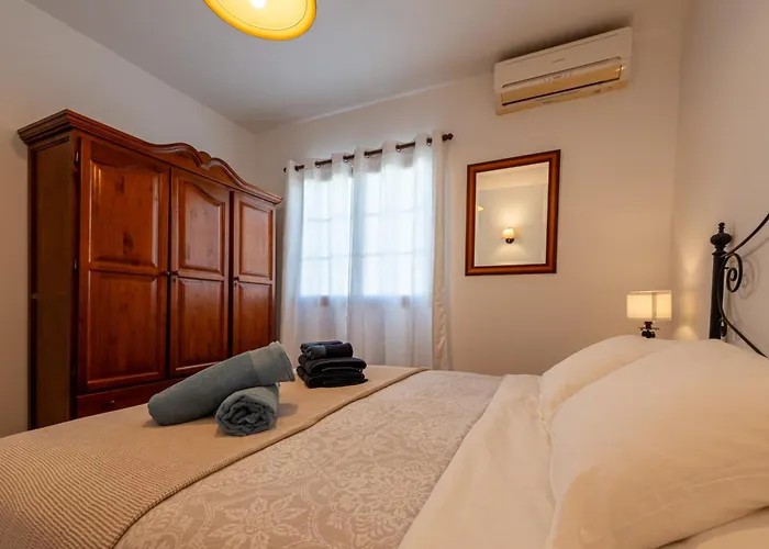 Utopia, 4 Bedrooms, Heated Pool & Complete Privacy *