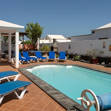 Utopia, Villa 4 Bedrooms Close To Old Town, Heated Pool With Complete Privacy * Playa Blanca (Lanzarote)