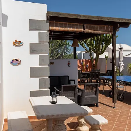Villa Utopia, Villa 4 Bedrooms Close To Old Town, Heated Pool With Complete Privacy *