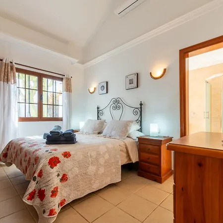 Utopia, Villa 4 Bedrooms Close To Old Town, Heated Pool With Complete Privacy