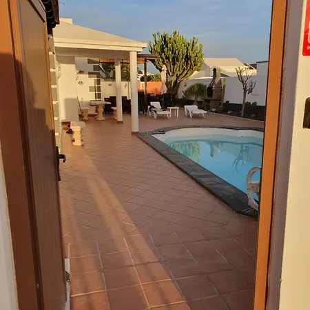 Villa Utopia, Villa 4 Bedrooms Close To Old Town, Heated Pool With Complete Privacy Playa Blanca (Lanzarote)