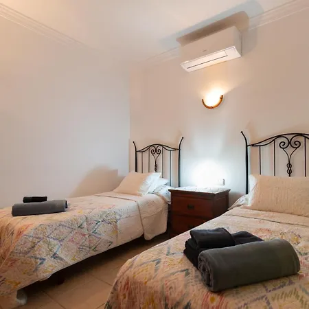 Villa Utopia, 4 Bedrooms, Heated Pool & Complete Privacy