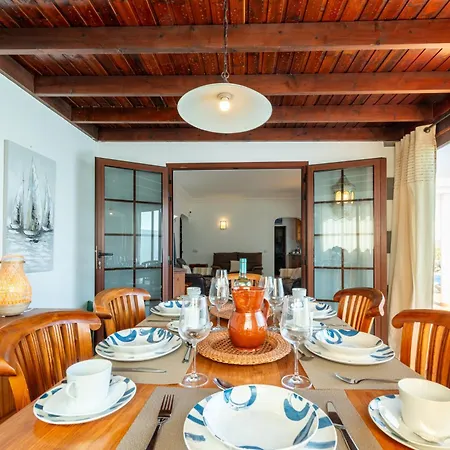 Utopia, Villa 4 Bedrooms Close To Old Town, Heated Pool With Complete Privacy *