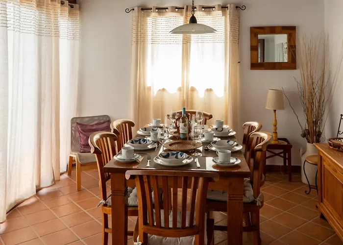 Villa Utopia, 4 Bedrooms, Heated Pool & Complete Privacy